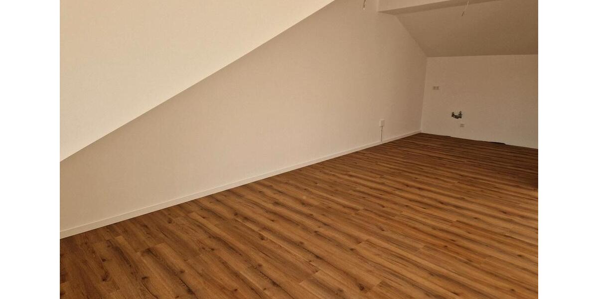 Dachgeschoßwohnung Lage - 3 Zimmer, 110 m&sup2;, 1.544&euro; | Angebot:24769508