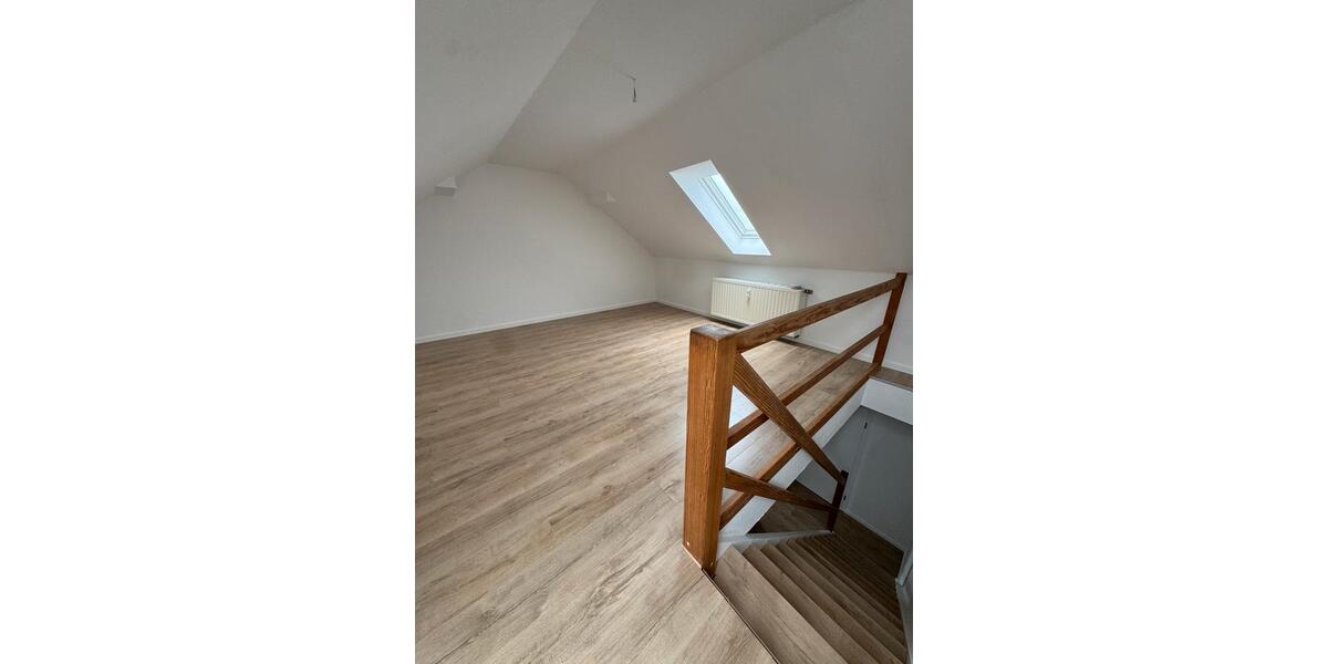 Dachgeschoßwohnung Glauchau - 3 Zimmer, 64 m&sup2;, 450&euro; | Angebot:26479184