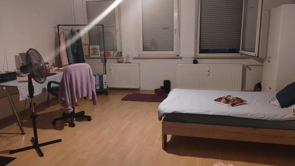 WG Zimmer 4er-Zweck-FRAUEN-WG FOR A FEMALE PERSON
