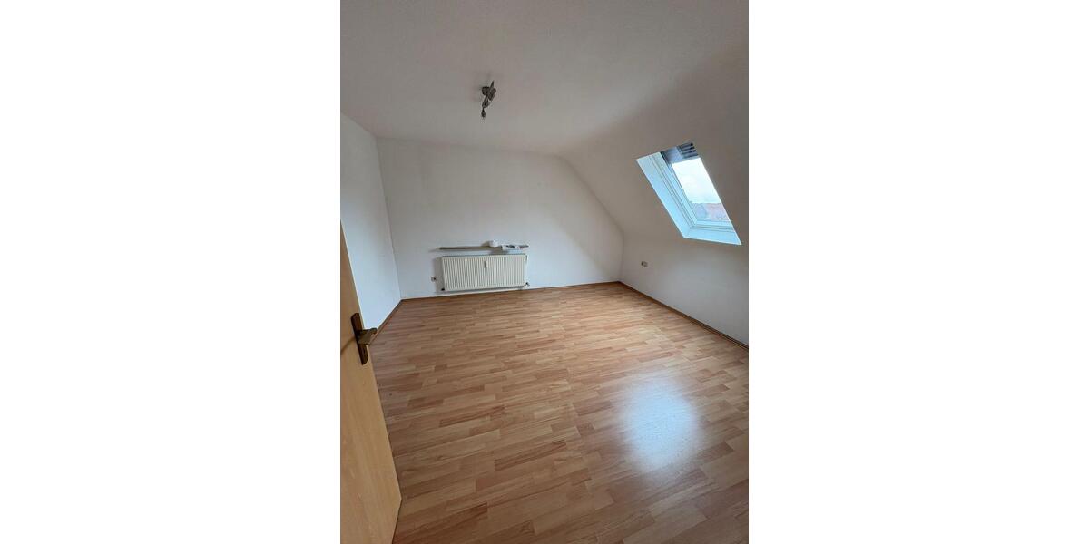 Dachgeschoßwohnung Bruchsal - 3 Zimmer, 70 m&sup2;, 805&euro; | Angebot:26648268