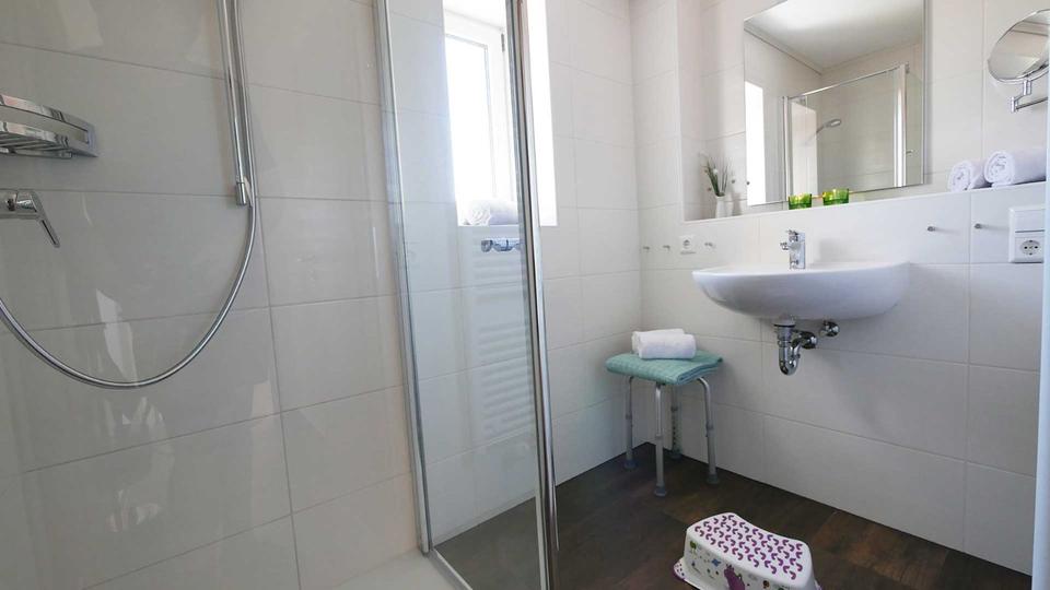 Etagenwohnung Ochsenhausen - 7 Zimmer, 130 m&sup2;, 1.450&euro; | Angebot:25851453