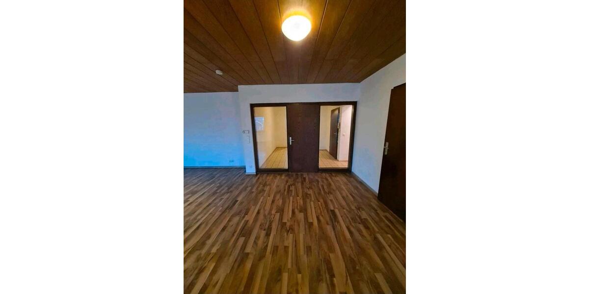 Dachgeschoßwohnung Obrigheim - 3.5 Zimmer, 108 m&sup2;, 1.100&euro; | Angebot:25928793