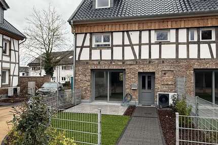 Wohnung Hennef - 4 Zimmer, 104 m&sup2;, 1.550&euro; | Angebot:23204484