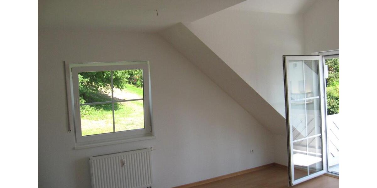 Dachgeschoßwohnung Waldrach - 3 Zimmer, 65 m&sup2;, 560&euro; | Angebot:26536469