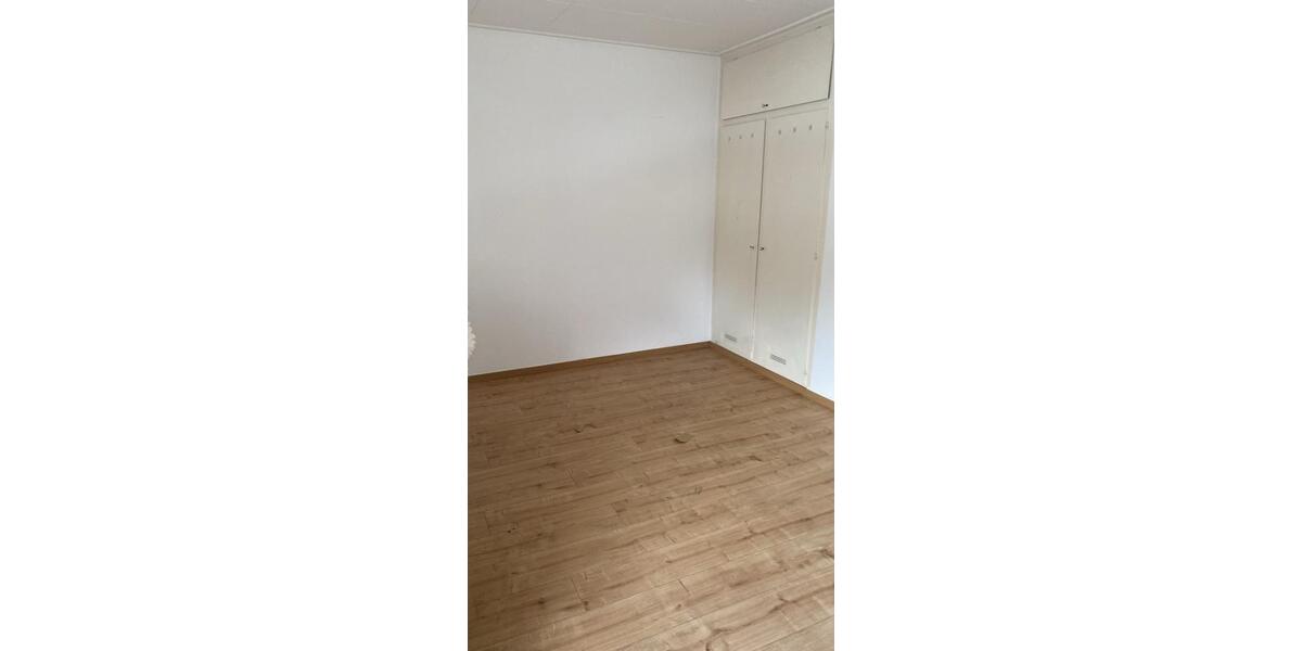 WG-Zimmer mit unkompliziertem Vermieter und Mitbewohner 1 zimmer