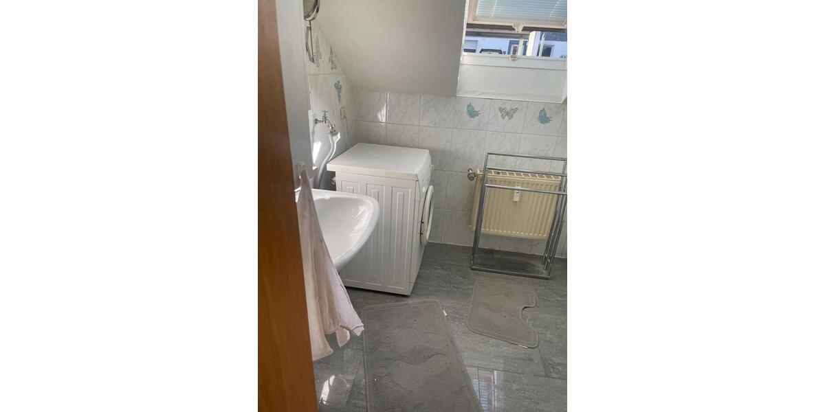 Dachgeschoßwohnung Siegen Dillnhütten - 2 Zimmer, 65 m&sup2;, 600&euro; | Angebot:26061437