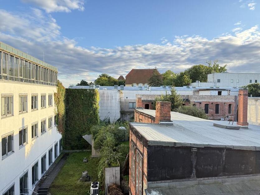 Schönes Wohnen in der City - geräumige 2,5 Zimmer + Galerie mit Ausblick über die Dächer der Stadt zimmer