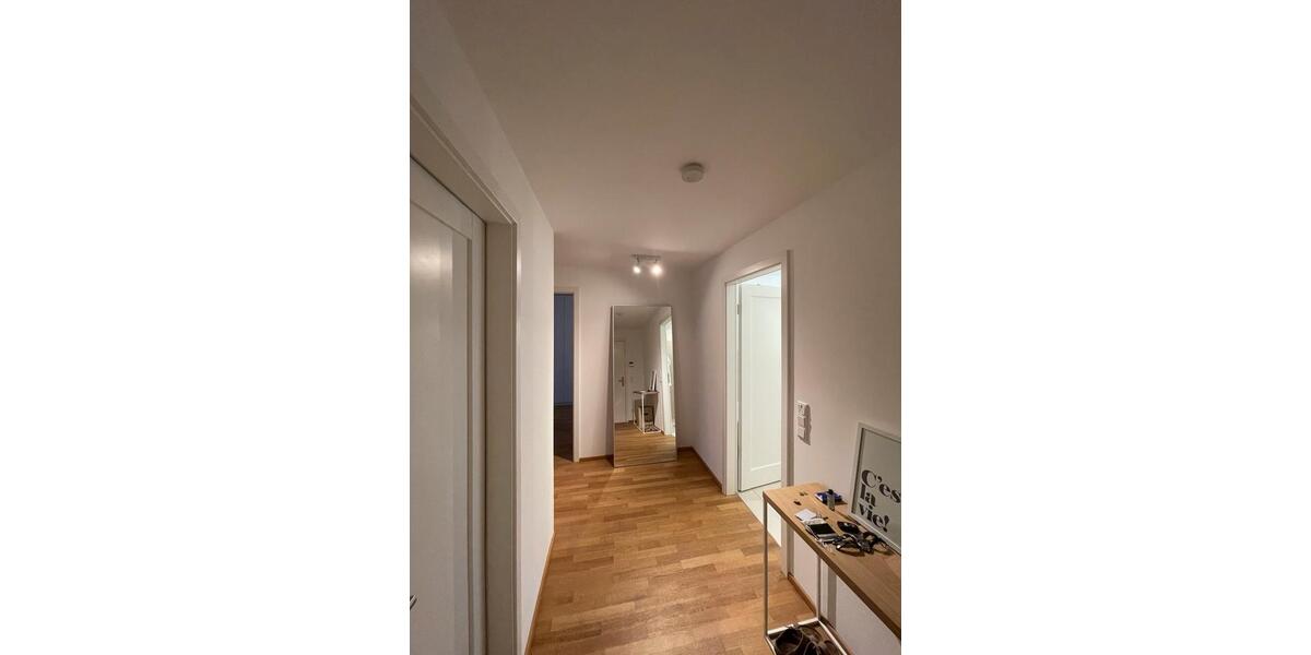 Etagenwohnung Düsseldorf Heerdt - 2 Zimmer, 72 m&sup2;, 1.700&euro; | Angebot:26498595