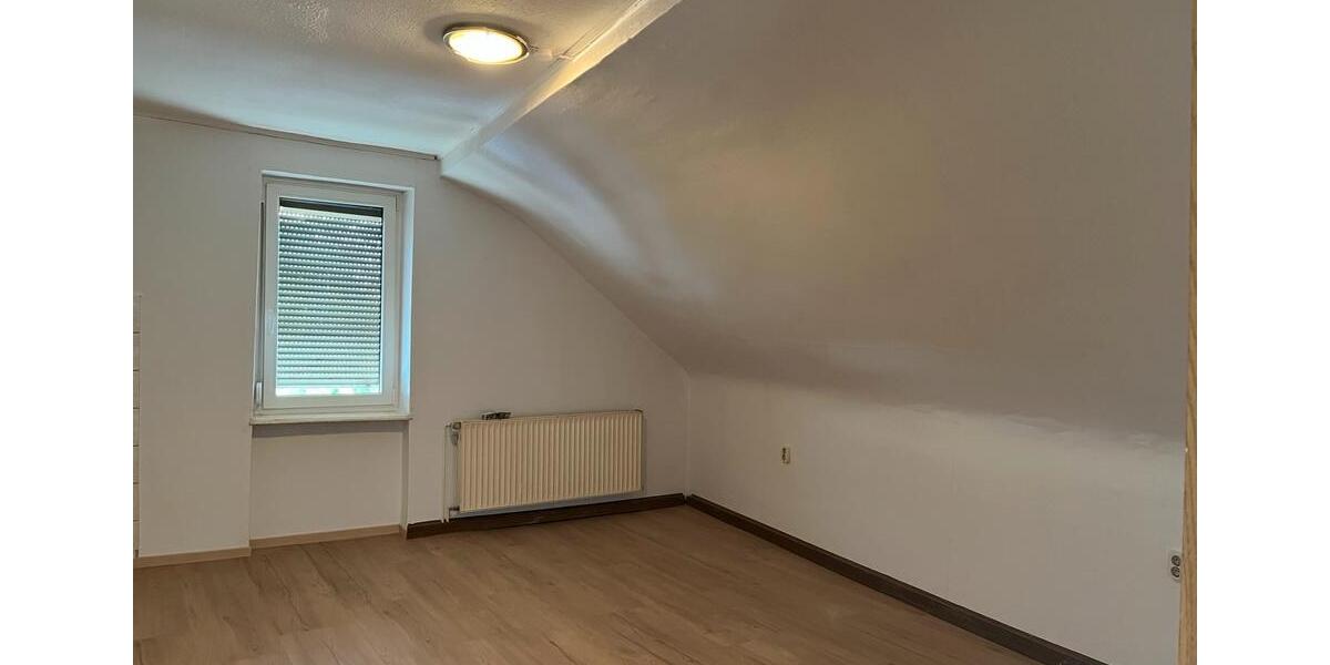 Dachgeschoßwohnung Sankt Ingbert - 3 Zimmer, 80 m&sup2;, 700&euro; | Angebot:26463375