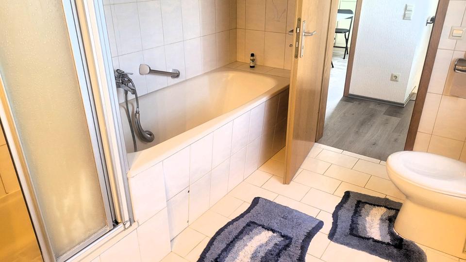 Neu renoviertes möbliertes Zimmer in 2er WG (männlich) 1 zimmer