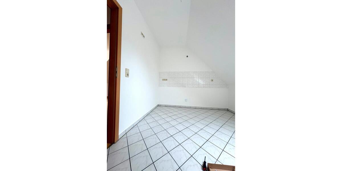 Dachgeschoßwohnung Großenhain - 2 Zimmer, 57 m&sup2;, 390&euro; | Angebot:26021808