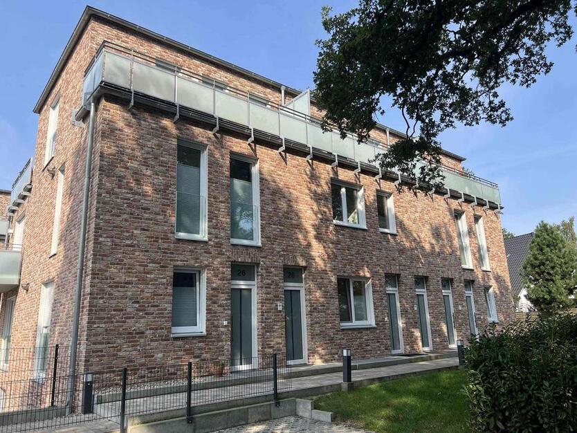 KfW 40: Exklusive 3 Zi.-Whg. über zwei Ebenen inkl. EBK, Balkon & Dachterrasse.