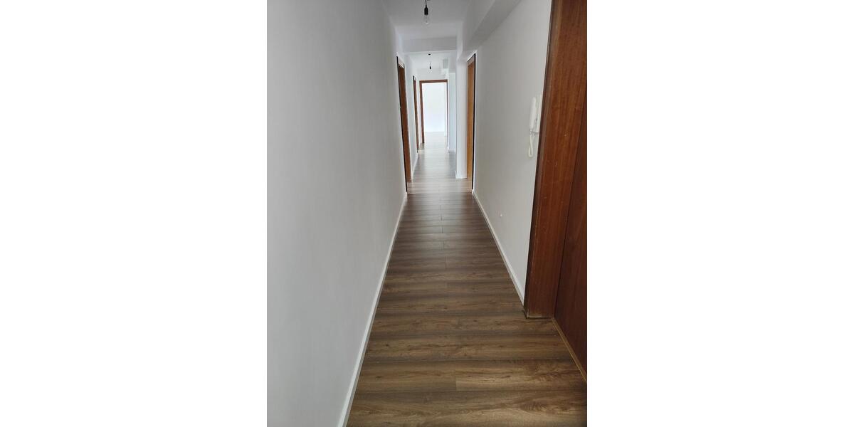 Etagenwohnung Schöneck - 4 Zimmer, 140 m&sup2;, 1.150&euro; | Angebot:25713297