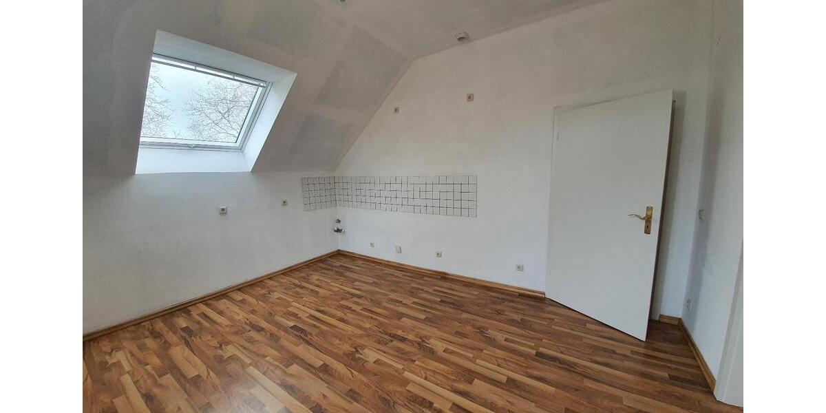 Dachgeschoßwohnung Duisburg Mittelmeiderich - 3 Zimmer, 95 m&sup2;, 700&euro; | Angebot:26699614