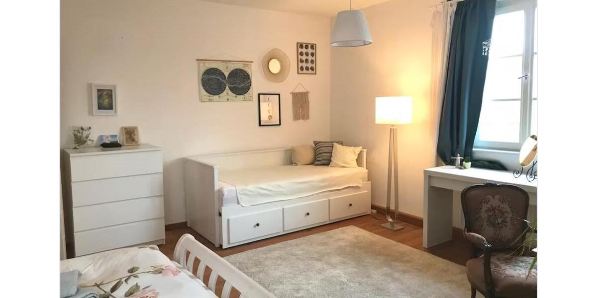 Einfamilienhaus Burgwindheim - 9 Zimmer, 250 m&sup2;, 1.600&euro; | Angebot:25025245