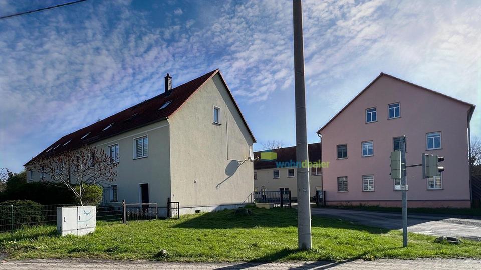 Hübsche Single Wohnung in Borna-Neukirchen - Tageslichtbad mit Dusche, kleine EBK