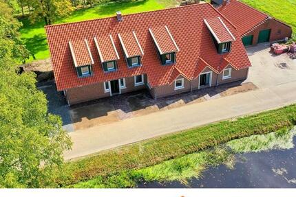 Erstbezug: Extravagante Dachgeschosswohnung mit Einbauküche und Loggia in Kanallage von Spetzerfehn 3 zimmer