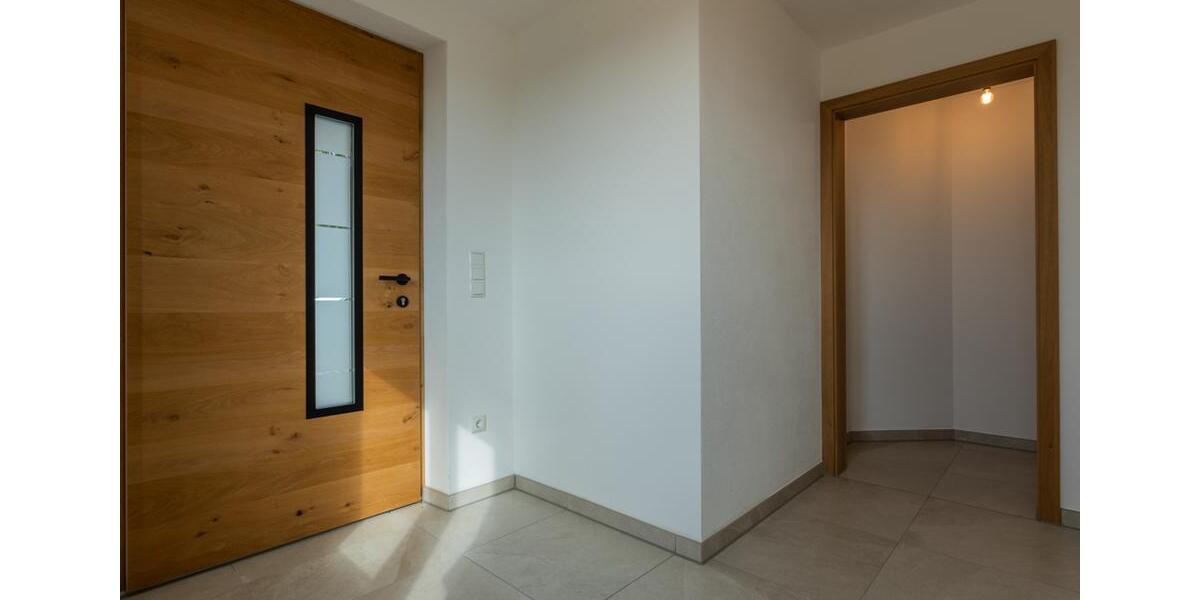 Etagenwohnung Neuburg am Inn - 4.5 Zimmer, 130 m&sup2;, 1.500&euro; | Angebot:26131537