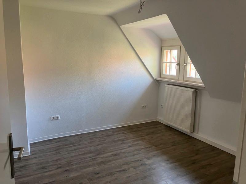 Individuelle 3-Zimmer-Dachgeschosswohnung in guter Wohnlage zimmer