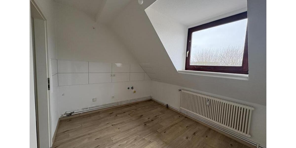 Dachgeschoßwohnung Bremerhaven Geestemünde - 3 Zimmer, 63 m&sup2;, 509&euro; | Angebot:25599781