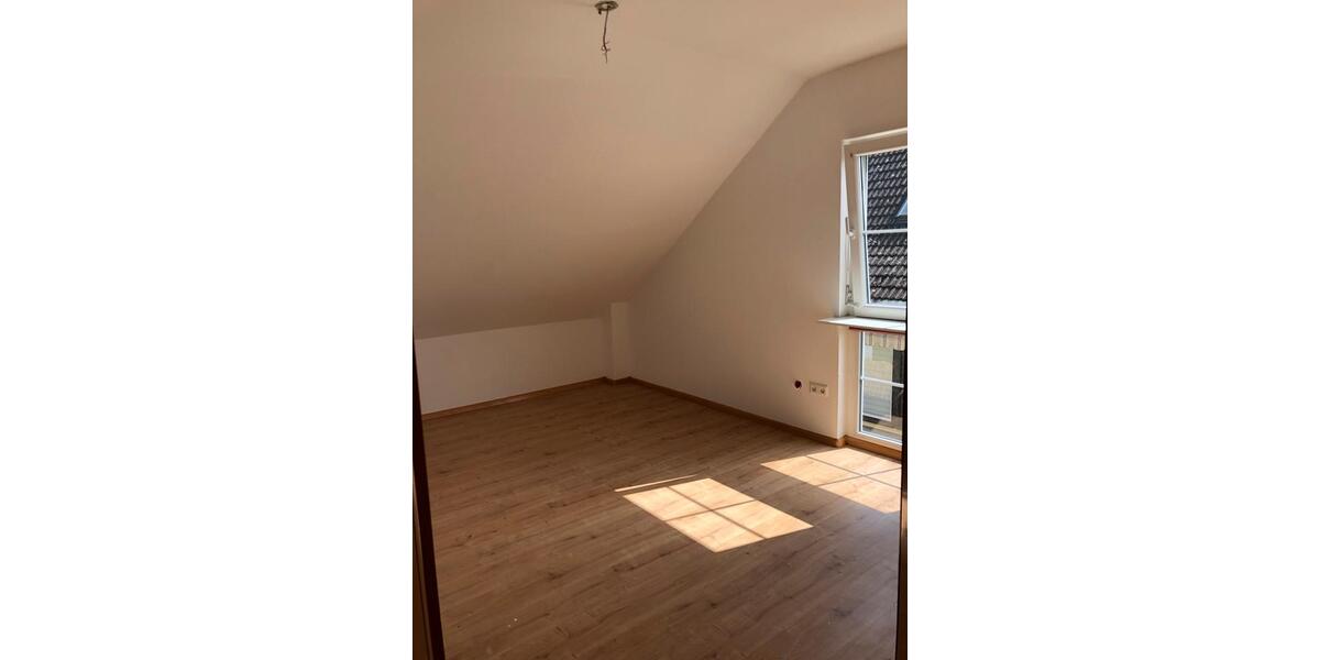 Dachgeschoßwohnung Bad Krozingen - 3 Zimmer, 75 m&sup2;, 1.075&euro; | Angebot:26569611