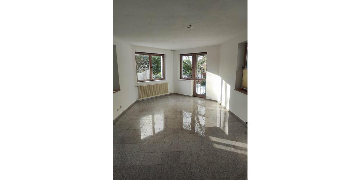 Etagenwohnung Hennef (Sieg) - 4 Zimmer, 120 m&sup2;, 1.400&euro; | Angebot:25102245