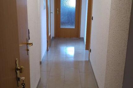 Gemütliche 2-Zimmer-Dachgeschosswohnung (60 m²) in ruhigem 3-Fami 2 zimmer