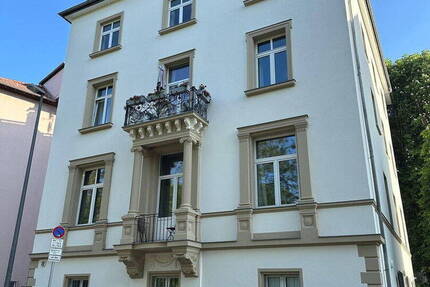 Nordend Ost - Jugendstilaltbau: Top-sanierte 3,5 Zimmer Wohnung mit EBK & Balkon in toller Lage