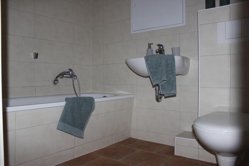 Etagenwohnung Oschersleben (Bode) - 3 Zimmer, 65 m&sup2;, 402&euro; | Angebot:26556579