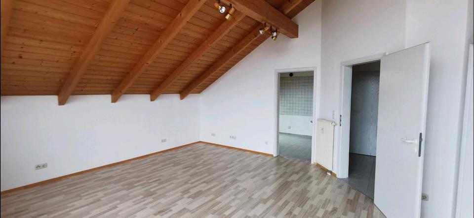 Dachgeschoßwohnung Landau an der Isar - 2 Zimmer, 53 m&sup2;, 700&euro; | Angebot:26464312