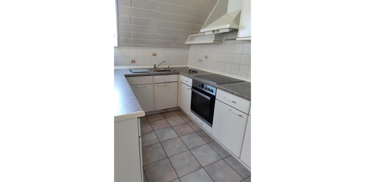 Dachgeschoßwohnung Butzbach - 5 Zimmer, 67 m&sup2;, 640&euro; | Angebot:25129107