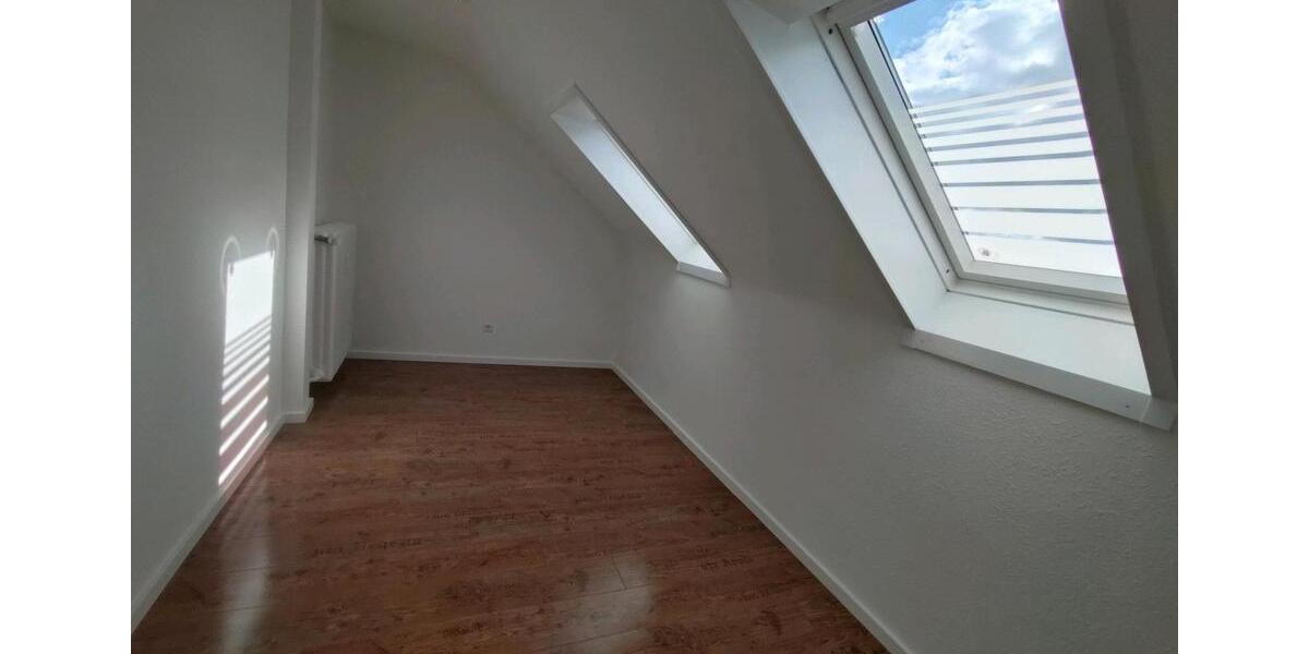 Dachgeschoßwohnung Kiel Elmschenhagen - 3.5 Zimmer, 67 m&sup2;, 1.100&euro; | Angebot:24505933