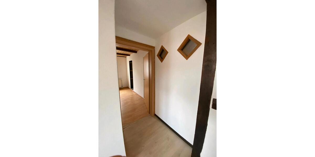 Dachgeschoßwohnung Rühen - 3 Zimmer, 65 m&sup2;, 639&euro; | Angebot:25369505