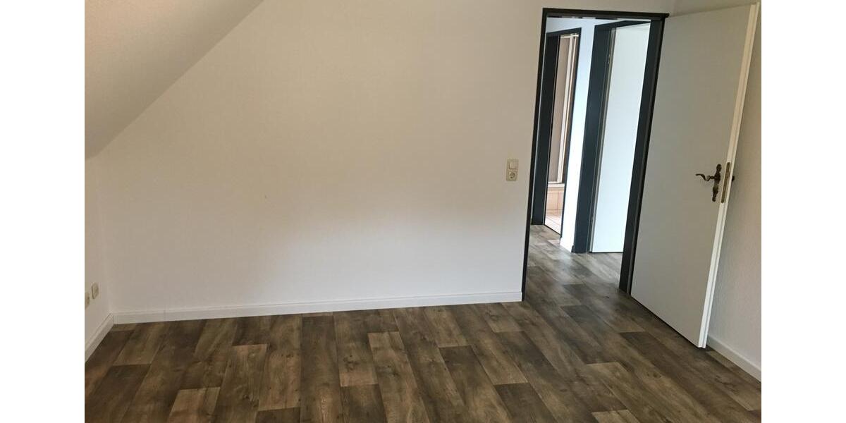 Dachgeschoßwohnung Bodenwerder - 3 Zimmer, 90 m&sup2;, 590&euro; | Angebot:25444378