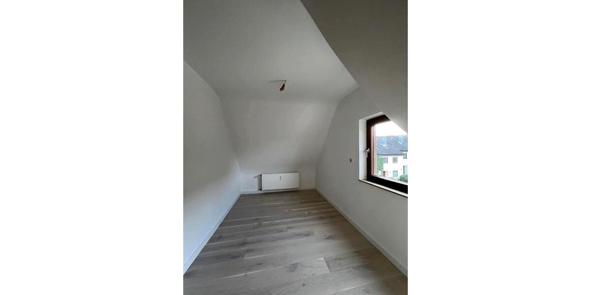 Dachgeschoßwohnung Reutlingen Reutlingen-Betzingen - 3.5 Zimmer, 90 m&sup2;, 950&euro; | Angebot:26646756