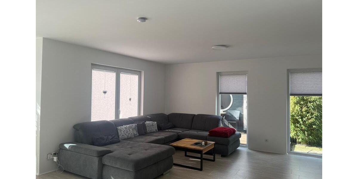 Villa Nienburg (Weser) - 7 Zimmer, 210 m&sup2;, 2.500&euro; | Angebot:25809946