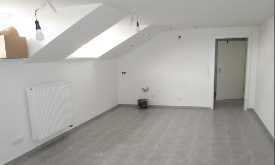 Dachgeschoßwohnung Straubing - 2 Zimmer, 52 m&sup2;, 400&euro; | Angebot:25440152