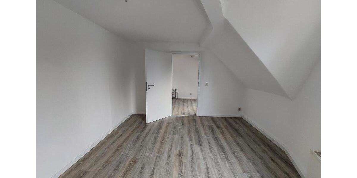 Dachgeschoßwohnung Zittau - 4 Zimmer, 85 m&sup2;, 490&euro; | Angebot:25921333