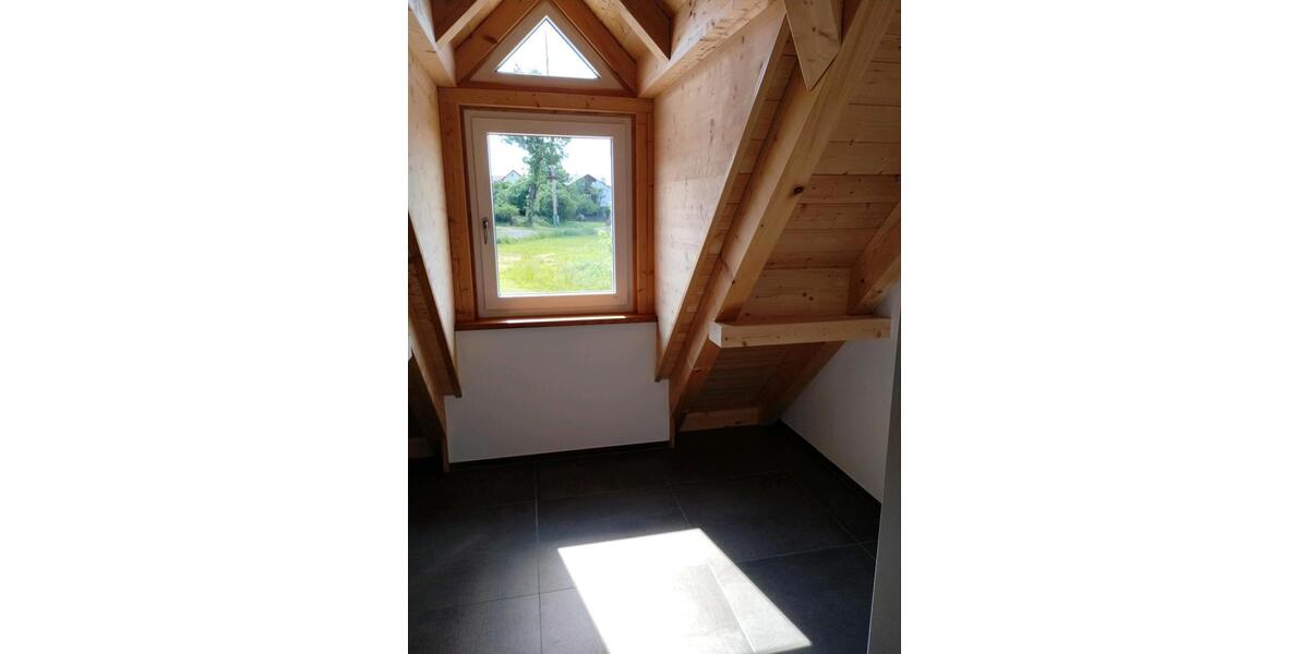 Dachgeschoßwohnung Finning - 3 Zimmer, 67 m&sup2;, 1.220&euro; | Angebot:26422266