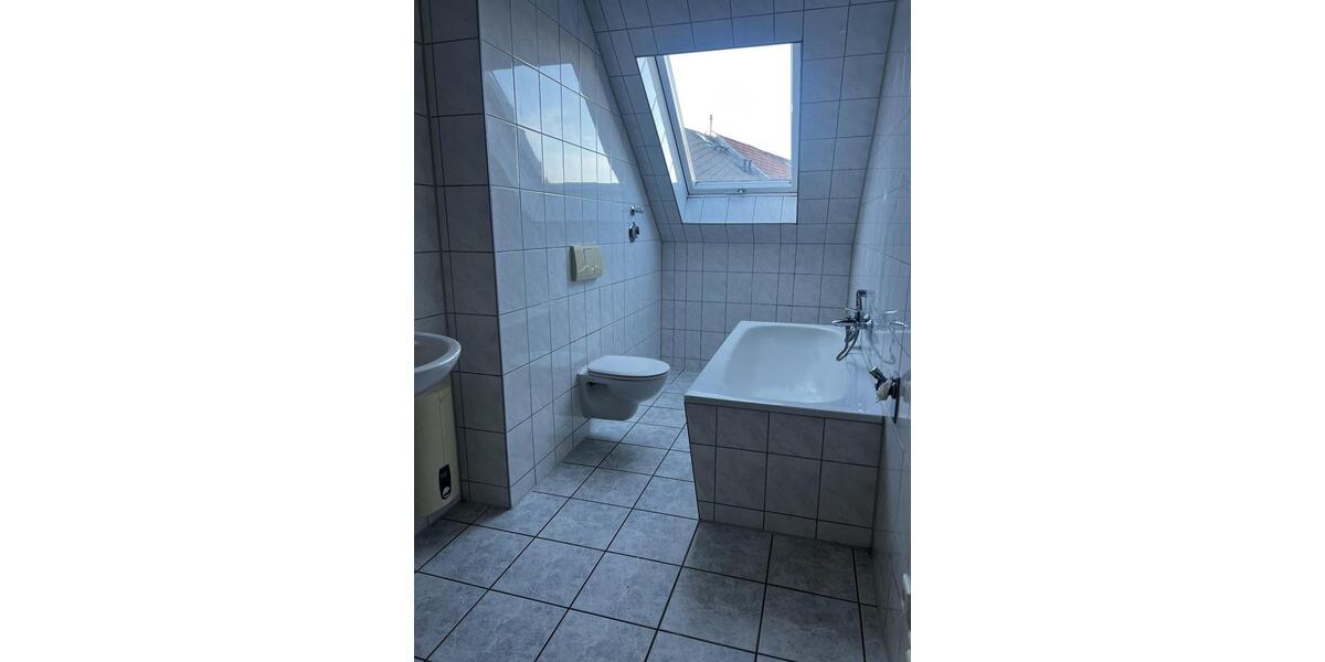 Dachgeschoßwohnung Döbeln - 3 Zimmer, 64 m&sup2;, 390&euro; | Angebot:25418324
