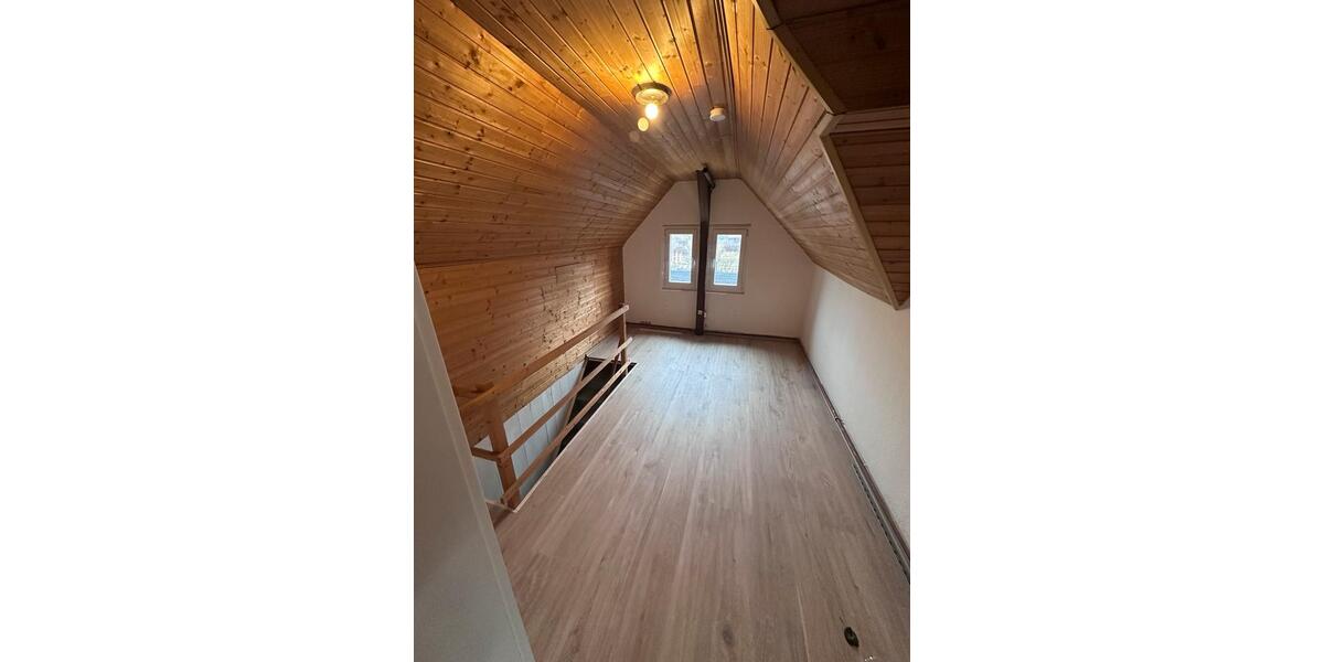Dachgeschoßwohnung Siegen - 2 Zimmer, 50 m&sup2;, 450&euro; | Angebot:26101907