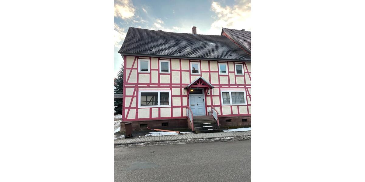 Etagenwohnung Immenhausen - 9 Zimmer, 250 m&sup2;, 1.150&euro; | Angebot:24835522