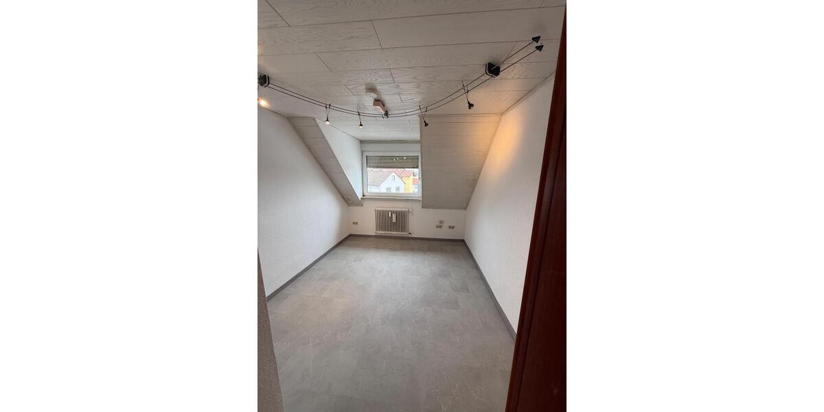 Dachgeschoßwohnung Linden - 5 Zimmer, 96 m&sup2;, 950&euro; | Angebot:25163651