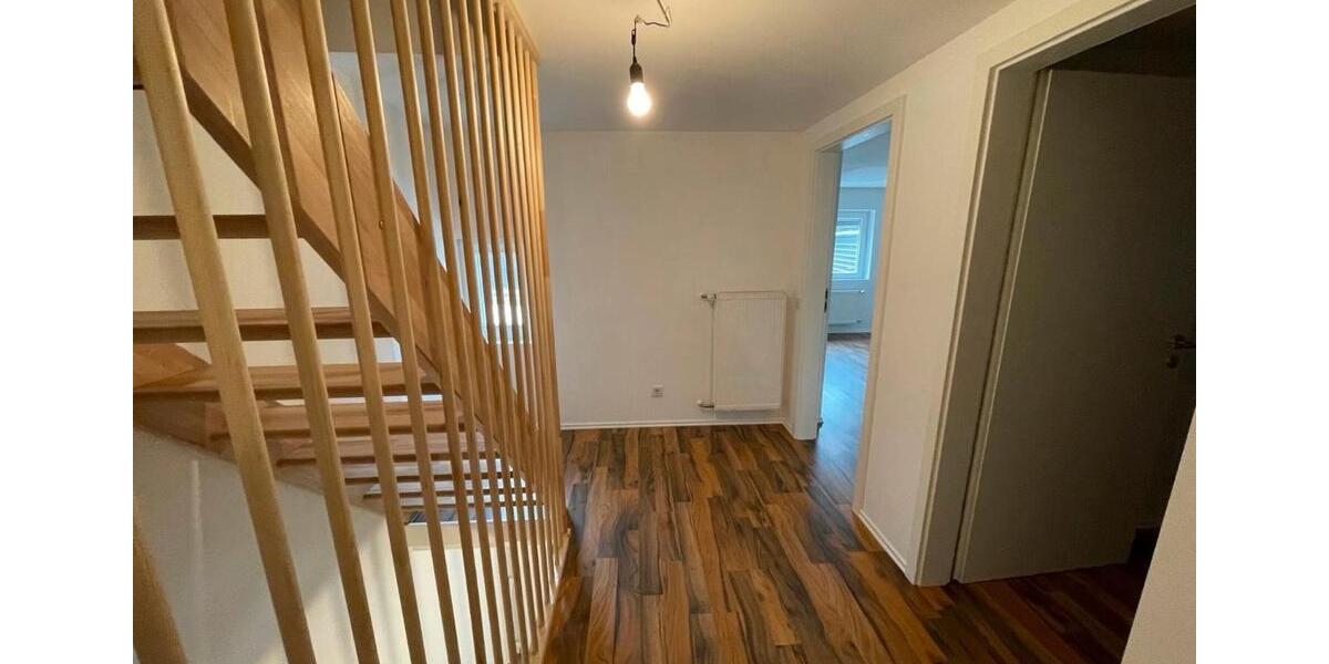 EFH, 5 ZKB , 140qm , 2 Bäder , 2 Parkplätze zu vermieten 2 zimmer