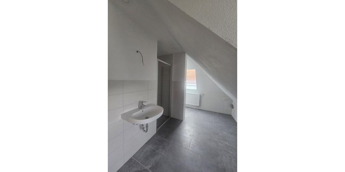 Dachgeschoßwohnung Braunsbedra - 3 Zimmer, 79 m&sup2;, 634&euro; | Angebot:25326000