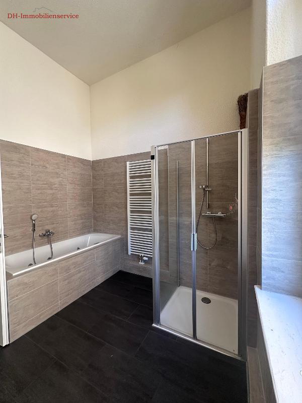 Luxuriöse 4-Raum-Wohnung mit ca. 154 m², Whirl-Poolwanne & einem gepflegten Garten in zentraler Lage von Meerane