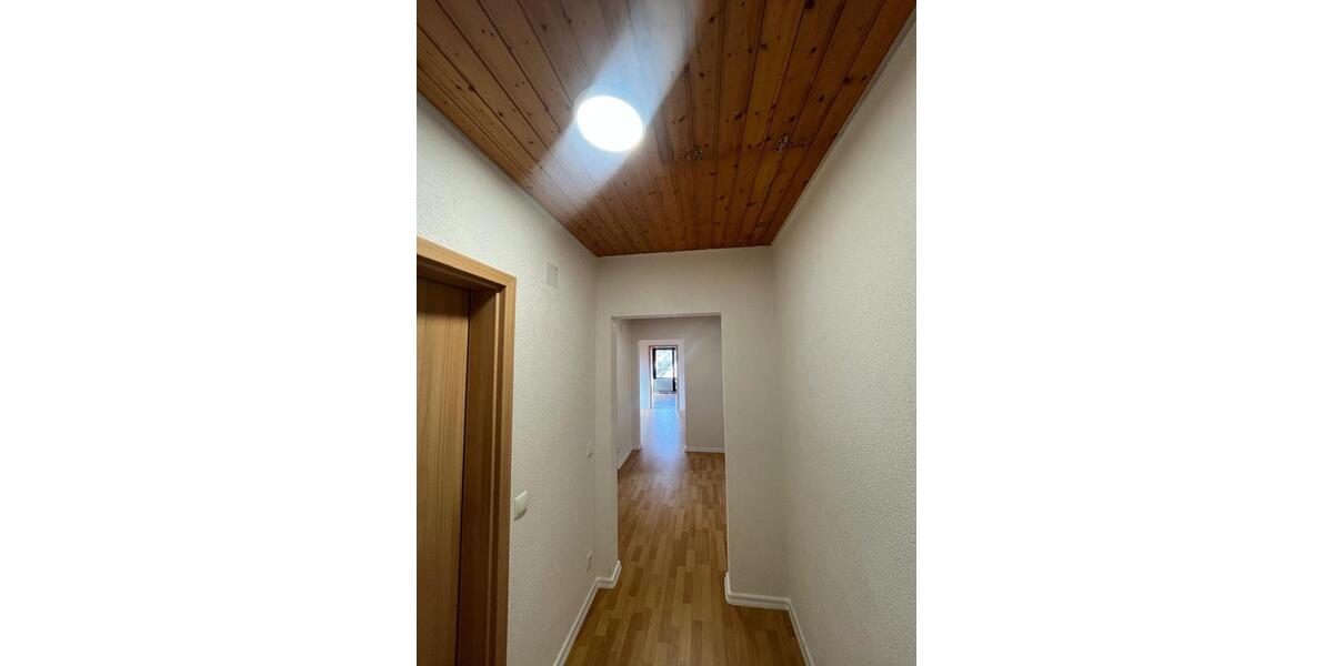 Dachgeschoßwohnung Lahr (Schwarzwald) - 4 Zimmer, 110 m&sup2;, 1.200&euro; | Angebot:24830892