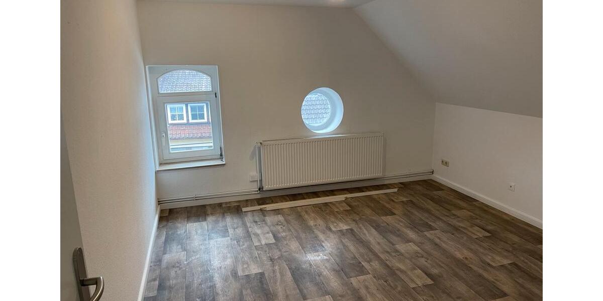 Schöne helle Dachgeschoss Wohnung mit neuem Bad in Bodenwerder 3 zimmer