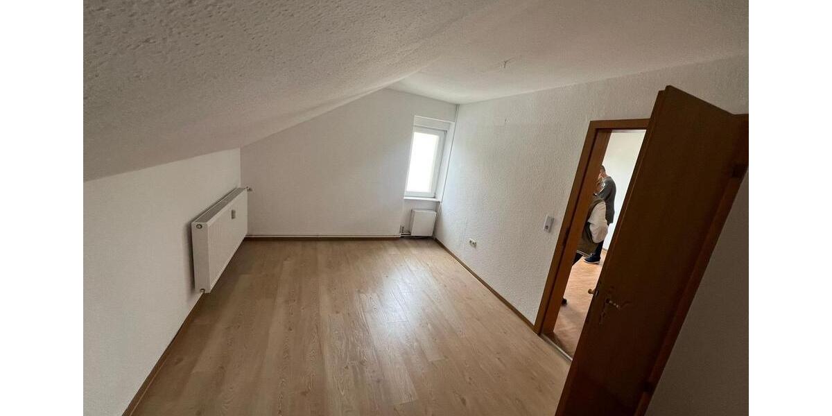 Dachgeschoßwohnung Bad Wildungen - 5 Zimmer, 110 m&sup2;, 800&euro; | Angebot:26619440