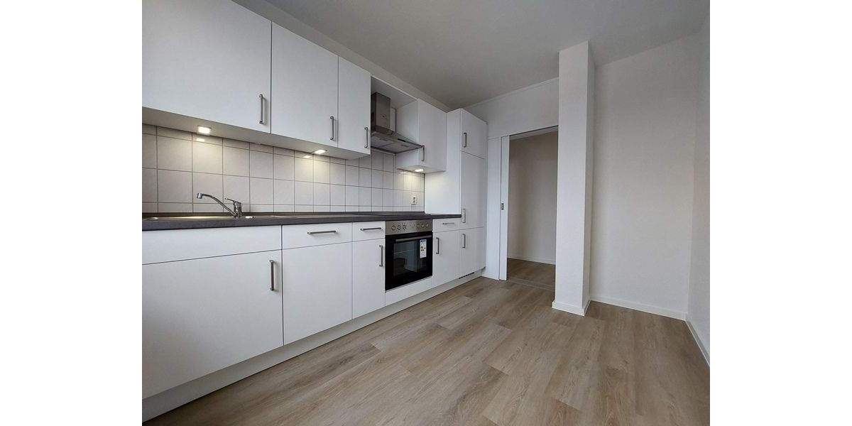 Lichtdurchflutete Dachgeschosswohnung mit Heidensee-Blick und neuer Einbauküche in 19055 Schwerin 3 zimmer